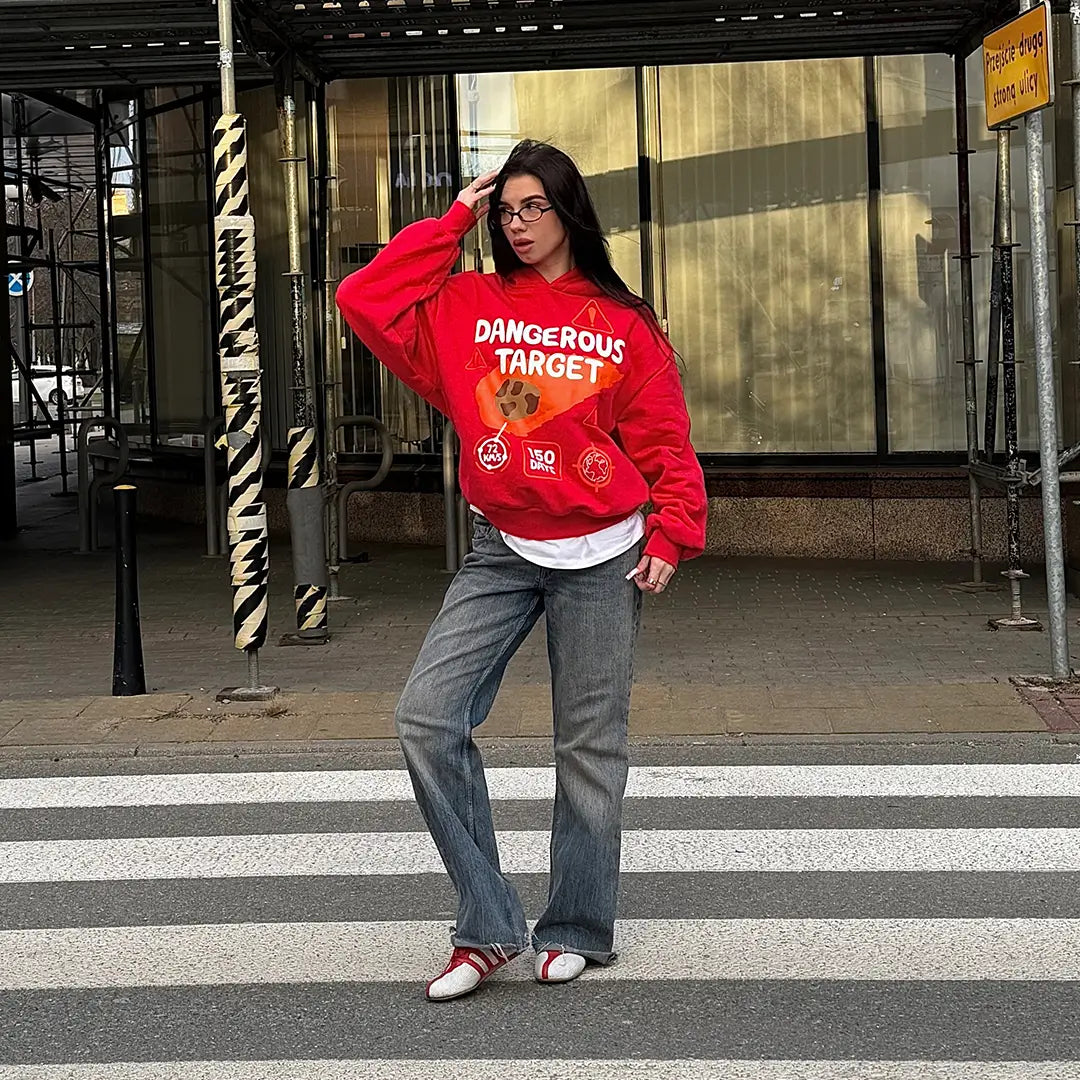 czerwona bluza boxy meteor outfit inspo