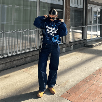 niebieska granatowa bluza boxy stars outfit inspo